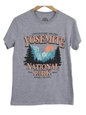 DOM Yosemite Nation Parks Graphic T-Shirt Adventure Awaits  Gray Size Small